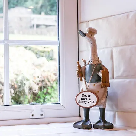 The Old Sweet Shop * Γουίτμπι