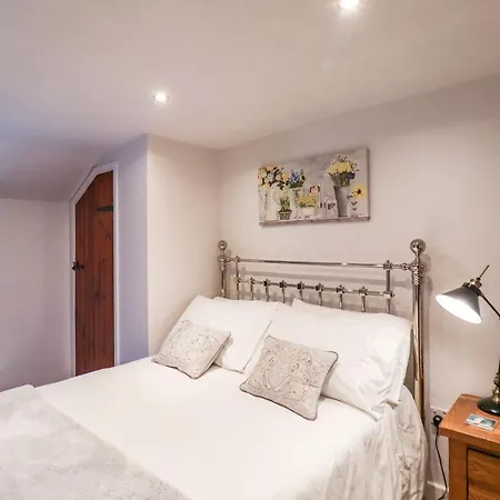 The Old Sweet Shop Γουίτμπι