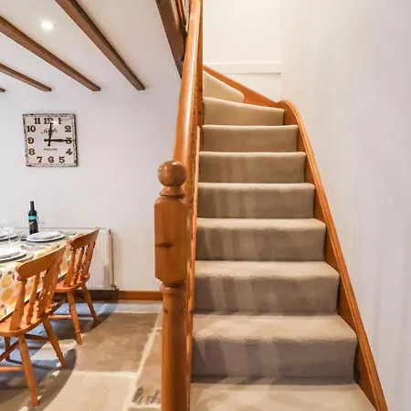 The Old Sweet Shop * Γουίτμπι